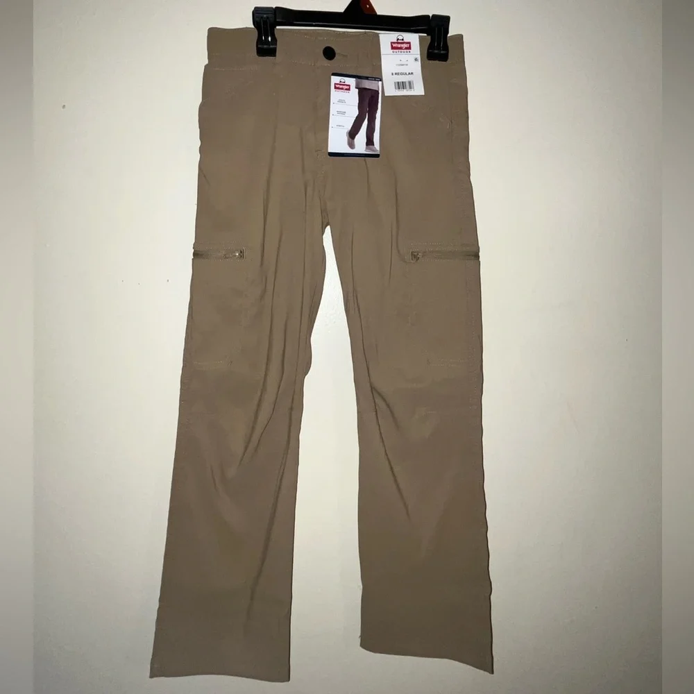 Wrangler Men's Khaki Outdoor Cargo Pants  Size ( 8 Regular)